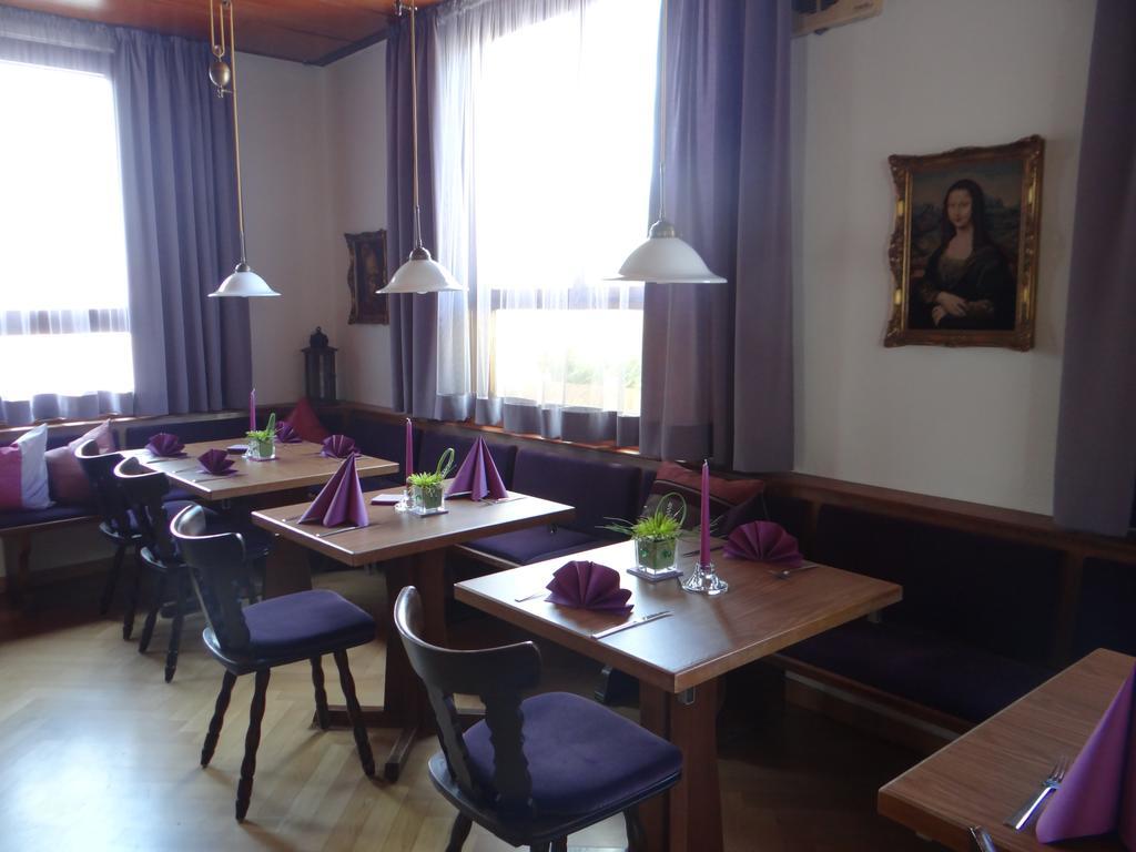 Hotel-Restaurant Zum Goldenen Hahnen Markgröningen Dış mekan fotoğraf