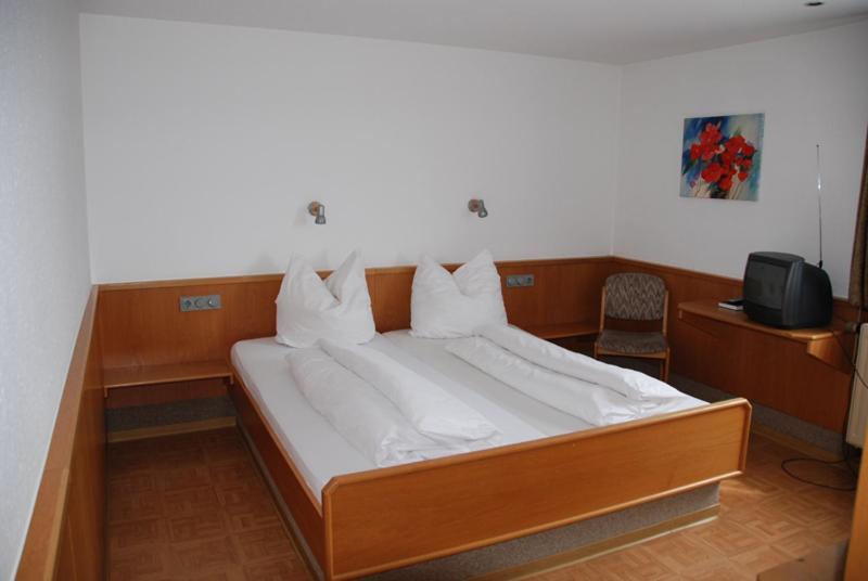 Hotel-Restaurant Zum Goldenen Hahnen Markgröningen Oda fotoğraf